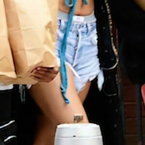 Famous Nude Rihanna 065 pic