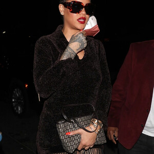 Celebrity Nude Pic Rihanna 034 pic