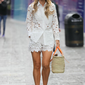 Free nude Celebrity Vogue Williams 040 pic