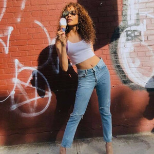 Nude Celeb Leslie Grace 007 pic