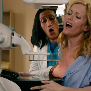 Famous Nude Leslie Mann 056 pic