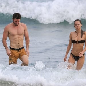 Liam Hemsworth Shows Off His Ripped Beach Bod During A Morning Swim With Gabriella Brooks In Byron Bay (25 Photos) – Leaked Nudes
