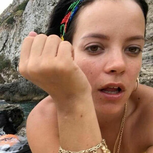 Free nude Celebrity Lily Allen 014 pic