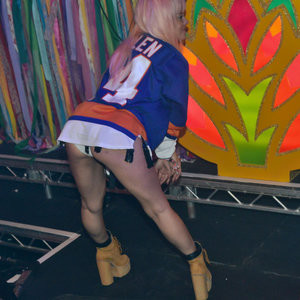 Lily Allen Upskirt (2 Photos) – Leaked Nudes