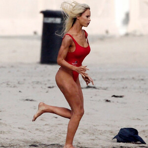 Lily James Transforms Into The Sexy S Baywatch Icon Pamela Anderson