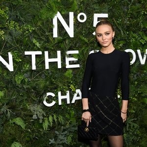 Free nude Celebrity Lily-Rose Depp 043 pic