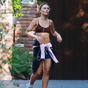 Free nude Celebrity Lily-Rose Depp 009 pic