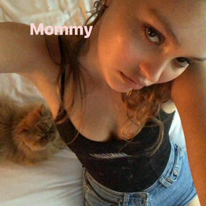 Free nude Celebrity Lily-Rose Depp 027 pic