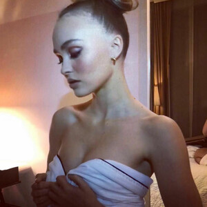 Celebrity Nude Pic Lily-Rose Depp 089 pic