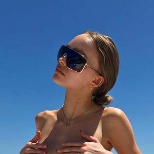 Hot Naked Celeb Lily-Rose Depp 098 pic