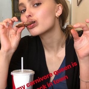 Free nude Celebrity Lily-Rose Depp 006 pic