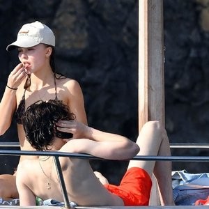 Free nude Celebrity Lily-Rose Depp 015 pic