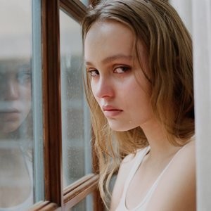 Lily-Rose Depp Sexy & Topless (5 Photos) - Leaked Nudes