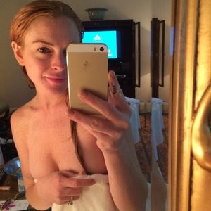 Celeb Naked Lindsay Lohan 001 pic