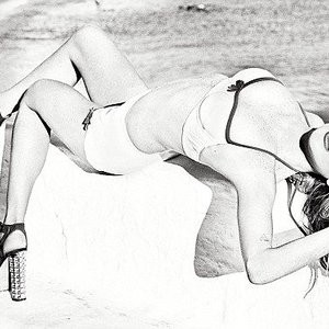 Famous Nude Lindsay Lohan 002 pic