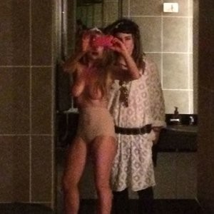 Celeb Nude Lindsay Lohan 007 pic