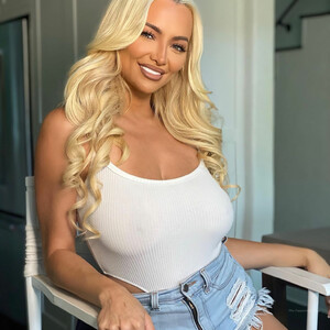 nude celebrities Lindsey Pelas 003 pic