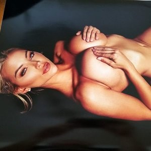 Naked celebrity picture Lindsey Pelas 059 pic