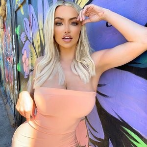 Nude Celebrity Picture Lindsey Pelas 015 pic