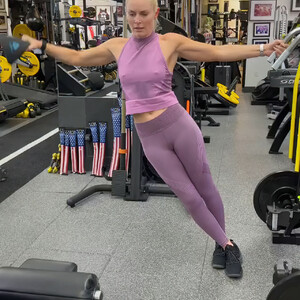 Lindsey Vonn Shows Her Pokies in the Gym (13 Pics + Video) – Leaked Nudes