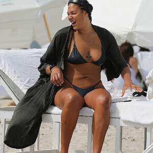 Celeb Naked Liz Cambage 016 pic