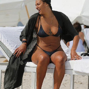 celeb nude Liz Cambage 017 pic