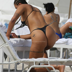 nude celebrities Liz Cambage 032 pic