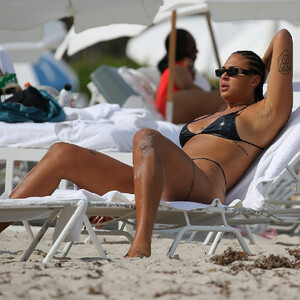 Celeb Nude Liz Cambage 043 pic
