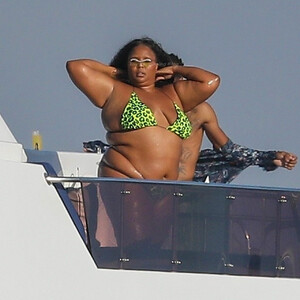 Famous Nude Lizzo 029 pic