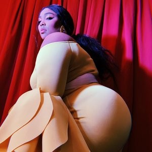Famous Nude Lizzo 159 pic