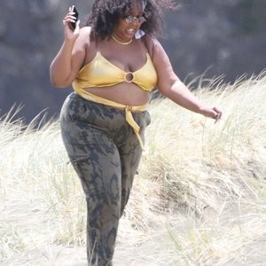 Lizzo Stands Out in a Gold Bikini in Auckland (36 Photos) - Leaked Nudes