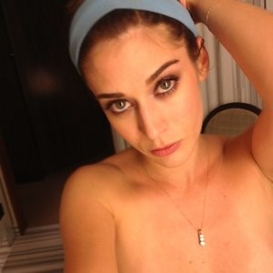 Naked celebrity picture Lizzy Caplan 006 pic
