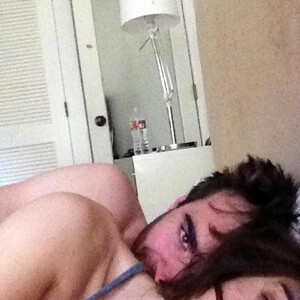 Celeb Naked Lizzy Caplan 006 pic