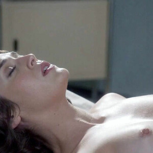nude celebrities Lizzy Caplan 025 pic