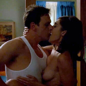 Nude Celebrity Picture Lizzy Caplan 032 pic