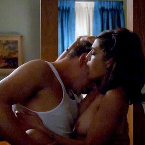 Best Celebrity Nude Lizzy Caplan 033 pic