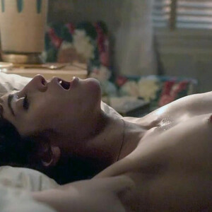 Nude Celebrity Picture Lizzy Caplan 037 pic