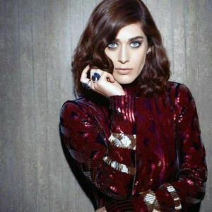 Celeb Nude Lizzy Caplan 103 pic
