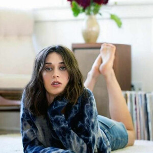Celebrity Naked Lizzy Caplan 118 pic
