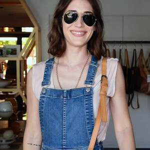 Naked Celebrity Pic Lizzy Caplan 121 pic