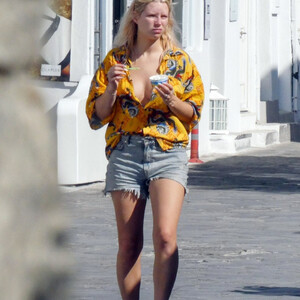 Nude Celebrity Picture Lottie Moss 020 pic