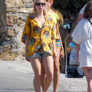 Celebrity Leaked Nude Photo Lottie Moss 035 pic