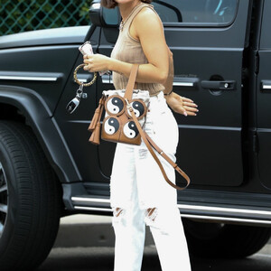 Celeb Naked Lucy Hale 007 pic