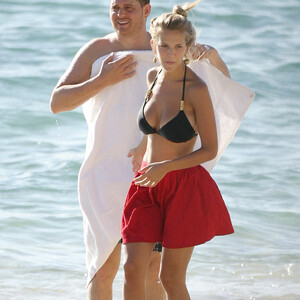 Free nude Celebrity Luisana Lopilato 045 pic