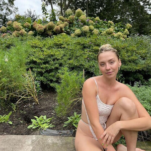 celeb nude Luna Montana 004 pic