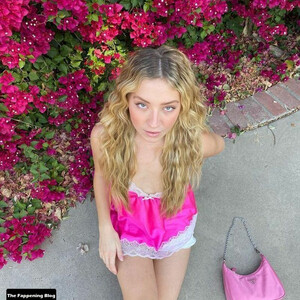 Nude Celeb Luna Montana 011 pic
