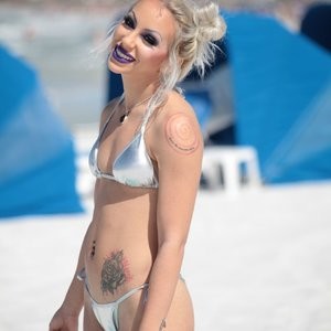 Newest Celebrity Nude Lyra Rae 040 pic