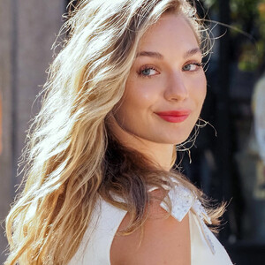 Free nude Celebrity Maddie Ziegler 055 pic