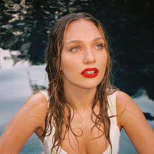 Famous Nude Maddie Ziegler 008 pic
