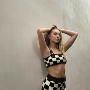 Free nude Celebrity Maddie Ziegler 058 pic